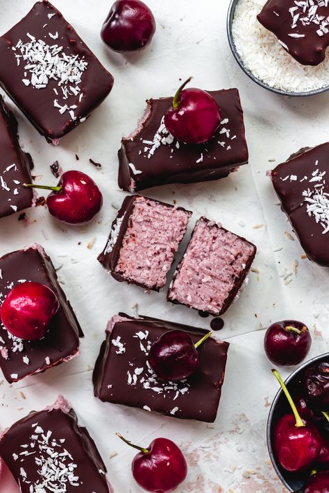 International Vegan Recipes, No Sugar Baking, No Bake Vegan Dessert, Healthy Cherry Recipes, Vegan Cherry Recipes, Vegan Date Dessert, Cherry Coconut Bars, Fruity Dessert, Bounty Bars Recipe