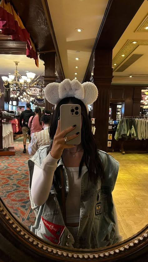 Cute Disney Picture Ideas, Disneyland Instagram Stories, Disney Instagram Story Ideas, Disneyland Selfies, Disney Pic Ideas, Disney Story Instagram, Disneyland Aesthetic Pictures, Disneyland Instagram Pictures, Universal Studios Aesthetic