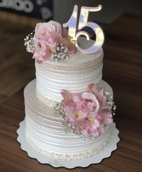 16th Birthday Cake For Girls, Birthday Cake Roses, Anniversary Cake Designs, 15th Birthday Cakes, Rose Gold Wedding Cakes, Rose Gold Cake, Tiered Cakes Birthday, Gold Birthday Cake, Quinceanera Cakes