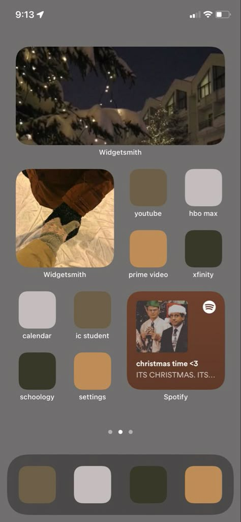 Winter Themed Iphone Layout, Christmas Wallpaper Iphone Ios 16, Christmas Lockscreen Ios 16, Christmas Ios Widgets, Christmas Layouts Iphone, Ios14 Christmas Homescreen, Ios 16 Home Screen Ideas Aesthetic Christmas, Ios 16 Home Screen Christmas, Ios 16 Wallpaper Iphone Christmas