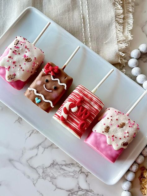 Marshmallow Pops Christmas, Cute Christmas Aesthetic, Aesthetic Snacks, Girly Party, Marshmallow Pops, Cake Balls, Holiday Desserts, Christmas Aesthetic, Holidays Christmas