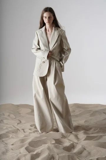 Vogue Subscription, Vika Gazinskaya, Vogue Editorial, French Outfit, Diy Tv, Summer Beach Outfit, Studio Photoshoot, Suits And Jackets, Mood Board Fashion