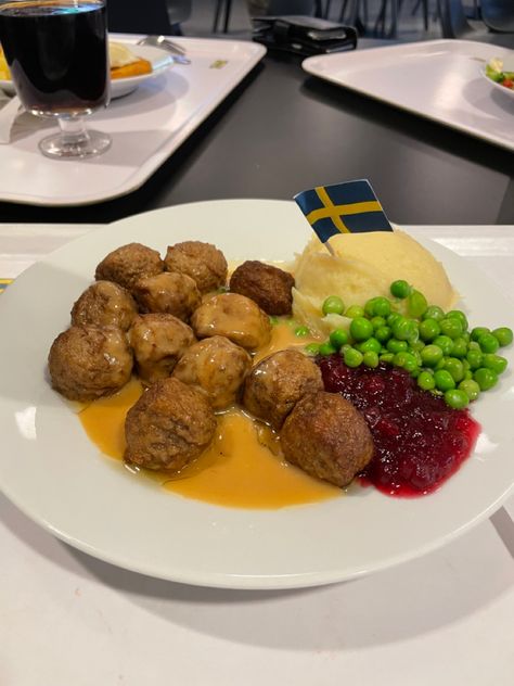 Ikea Food Court Aesthetic, Ikea Food Recipes, Kinga Core, Sweden Meatballs, Ikea Meatballs Recipe, Ikea Date, Ikea Plushies, Sweden Food, Ikea Meatballs