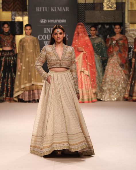 Celebrity Showstoppers For India Couture Week 2023 Couture Week 2023, India Traditional Dress, Aditi Rao Hydari, Long Blouse Designs, Haute Couture Wedding Dress, Aditi Rao, Lehenga Designs Simple, Ritu Kumar, Classy Wedding Dress