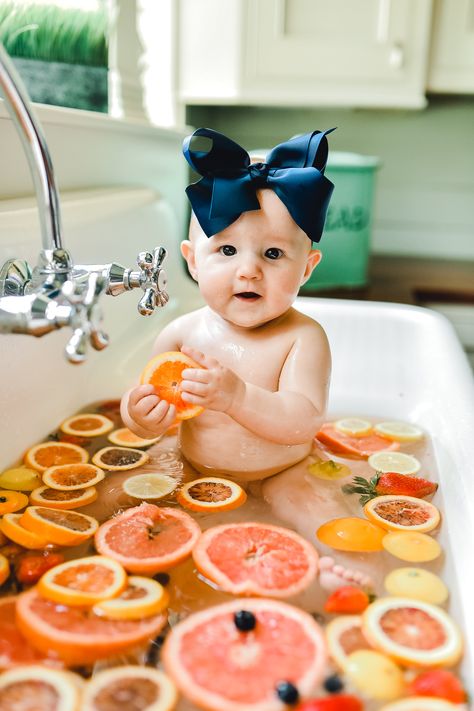 Sink Bath Photoshoot, Baby In Sink Photoshoot, Sink Bath Photography, Summer Newborn Pictures, Lemon Milk Bath, Milk Bath Photography Baby, Baby Milk Bath, Milk Bath Photos, Magnolia Photography