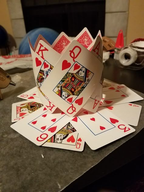 Queen of Hearts crown Playing cards, hot glue & this plastic thing that people use for crochet, not sure what it's called. #diy #halloween17 #craftybitch Crown Made Out Of Cards, Queen Of Hearts Card Crown Diy, Card Crown Queen Of Hearts, Crown Of Cards Diy, Queen Of Hearts Diy Crown, Cards Crown, Crown Of Cards, Deck Of Cards Outfit, Playing Card Crown