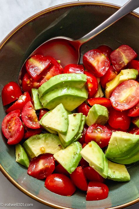 Tomato Avocado Salad, Cabbage Recipes Healthy, Tomato Breakfast, Tomato Salad Recipe, Salad Tomato, Tomato Salad Recipes, Slow Cooker Dinners, Avocado Tomato Salad, Tomato Avocado