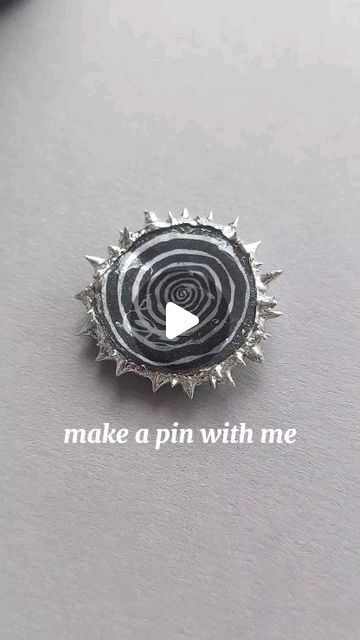 Goth Diy Crafts, Diy Grunge Jewelry, Emo Crafts, Goth Jewelry Diy, Keychain Ideas Diy, Goth Diy Clothes, Grunge Crafts, Alt Crafts, Grunge Diy