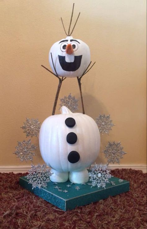 Make an Olaf Pumpkin for a fun Frozen Halloween centerpiece! Olaf Pumpkin, Frozen Halloween, Creative Pumpkin Painting, Creative Pumpkin Decorating, Character Pumpkins, Christmas Pumpkins, Pumpkin Decorating Contest, No Carve Pumpkin Decorating, Halloween Decor Diy