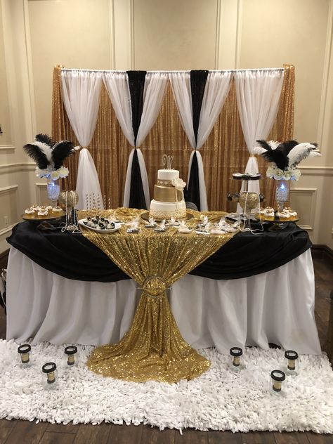 Black White Gold Party Theme, Gatsby Masquerade Party, Black And Gold Sweet 16 Decoration, Black And Gold Prom Decorations, Masquerade Backdrop Ideas, Black And Gold Masquerade Party Decor, Masquerade Table Decorations, Royal Party Aesthetic, Gold And Silver Birthday Decorations