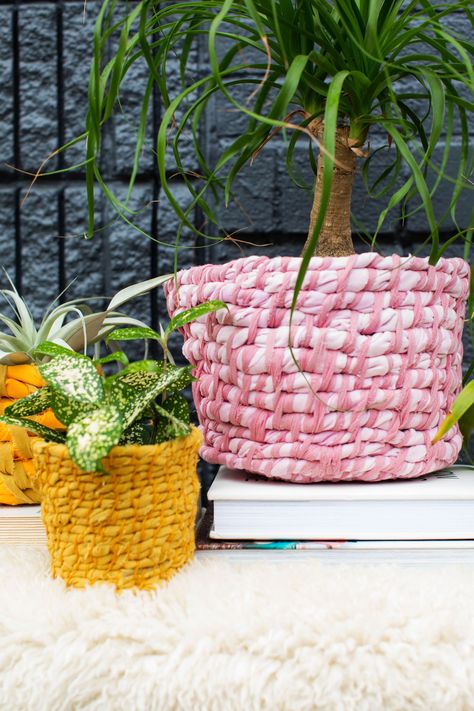 Easy Fabric Planter DIY – A Beautiful Mess Planter Cover Diy, Handmade Planters Diy, Fabric Planters, Plant Inspiration, Planter Cover, Planter Diy, Home Illustration, Diy Planter, Plants Home