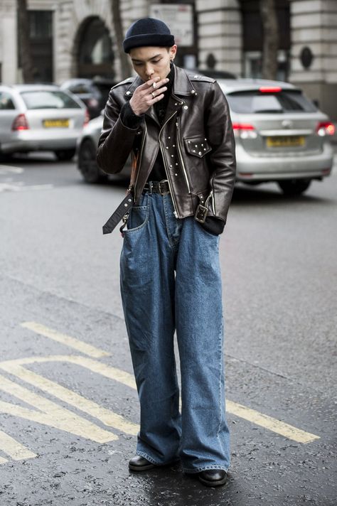 Wisdom Fashion Tiktok, Brit Punk Fashion, Unique Fashion Outfits Men, Alternative Workplace Fashion, Mens Tiktok Outfits, Men’s Street Wear Aesthetic, Street Snap Men, 80s Punk Fashion Male, Men's Punk Fashion