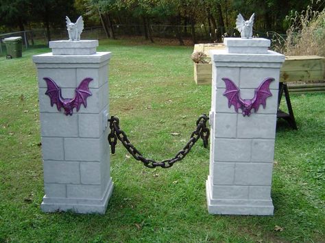 Halloween pillars made from foam board Halloween Pillars, Halloween Columns, Halloween Backyard, Cemetery Entrance, Halloween Fence, Halloween Outside, Yard Haunt, Halloween Props Diy, Trail Ride