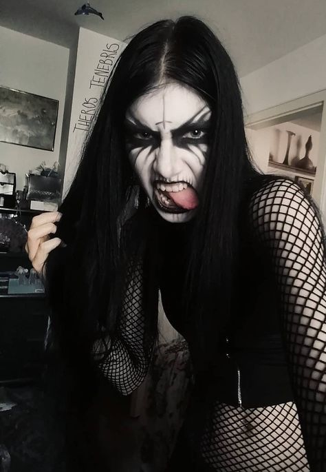 Metal Head Girl, Metal Head Makeup, Heavy Metal Makeup, Metal Makeup, Traditional Goth, Metal Outfit, Corpse Paint, Alternative Subcultures, Metalhead Girl