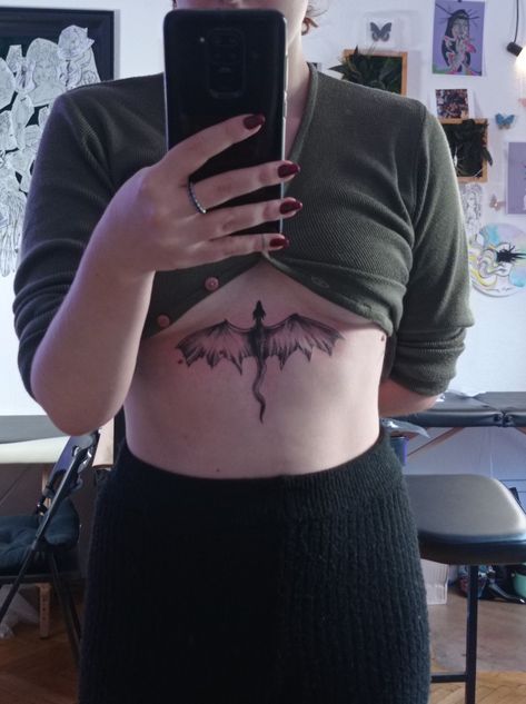 Wyvern Back Tattoo, Sternum Dragon Tattoo Women, Underbreast Tattoo Dragon, Tattoo Dragon Hotd, Dragon Tattoo For Women Chest, Tattoo Ideas In Between Breast, Targaryen Dragon Tattoo, Chest Tattoo Female Dragon, Sternum Dragon Tattoo