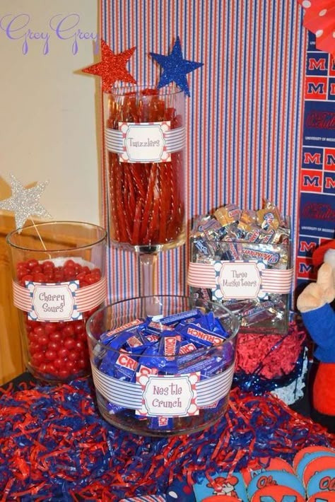 Need frugal and fun 4th of July party ideas? These patriotic party decorations and festive food are perfect for your Independence Day celebration! Red Party Themes, Deployment Party, Patriotic Decorations Party, Senior Softball, Blue Decorations, Backyard Barbeque, Fourth Of July Party, Hotty Toddy, Fourth Of July Food