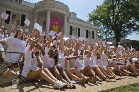 Alabama Rush, University Of Arizona Campus, Bama Rush, University Of Michigan Campus, Panhellenic Sororities, Rush Sorority, Sorority Row, Rush Week, Sorority House