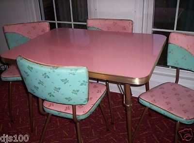 Kitchen Dinette Sets - Foter #vintage #chrome #dinette #fifties #pink Kitchen Vintage Modern, Retro Kitchen Tables, Kitchen Dinette Sets, 1950s Home Decor, Formica Table, 1950s Decor, Retro Kitchens, 1950s House, Vintage Kitchens