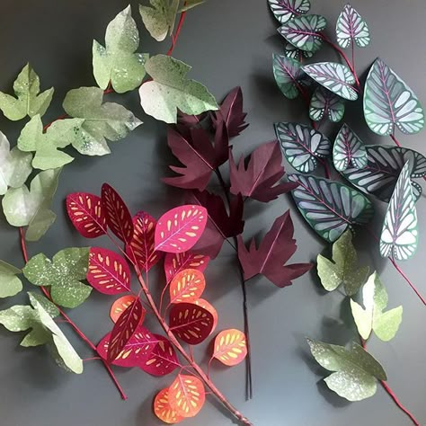 Săpunuri Handmade, Make Paper Flowers, Plants Diy, Paper Cutout Art, Fleurs Diy, Easy Paper Flowers, Paper Plants, Cool Paper Crafts, Paper Leaves