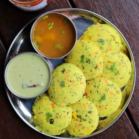 vegetable idli recipe | veg idli | instant veg rava idli - Hebbar's Kitchen Rava Idli, Hebbar's Kitchen, Idli Recipe, Coconut Chutney, Recipe Images, Curry Leaves, Sweet Corn, Chutney, Baking Soda