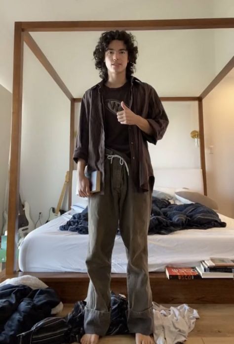 Conan Gray Superache Outfit, Conan Gray Clothes, Conan Gray Full Body Pic, Conan Gray Style, Conan Gray Fashion, Conan Gray Inspired Outfits, Grandpa Style Aesthetic, Conan Gray Outfits Inspiration, Conan Gray Aesthetic Outfit