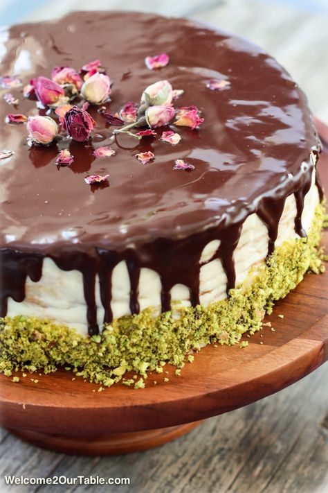 Russian Napoleon Cake, Allergy Free Baking, Chocolate Glaze Recipes, Russian Cake, Pistachio Rose, Napoleon Cake, Pastry Cream Recipe, Russian Cakes, Sweet Treats Recipes