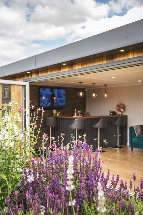 looking inside a garden bar through open bifold doors Bar Ideas For Garden, Summer House Bar Ideas, Garden Room Bar, Garden Bar Ideas, Garden Pub, Garden Bars, Pub Garden, Garden Room Ideas, Pub Sheds