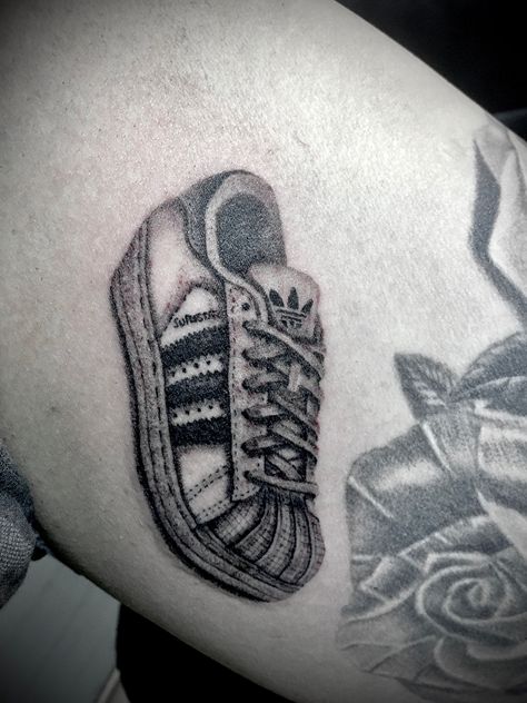 Superstar Tattoo, Adidas Tattoo, Studio Tattoo, Tattoo Work, Tattoo Idea, Tattoo Art, I Tattoo, Jesus Fish Tattoo, Skull Tattoo