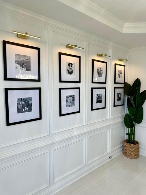 Wall With Photo Frames, Moulding Wall, Wall Molding Design, Drawing Room Design, Cornice Design, European Home, Wall Panelling, Foyer Design, Decor Home Living Room