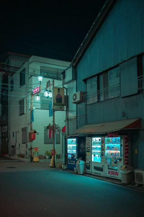 City Sidewalk Aesthetic, Urban Photography Street Buildings, Old City Aesthetic, Urban City Street, San Myshuno, City Vibes, Japan Street, Scenery Photography, Photography Street