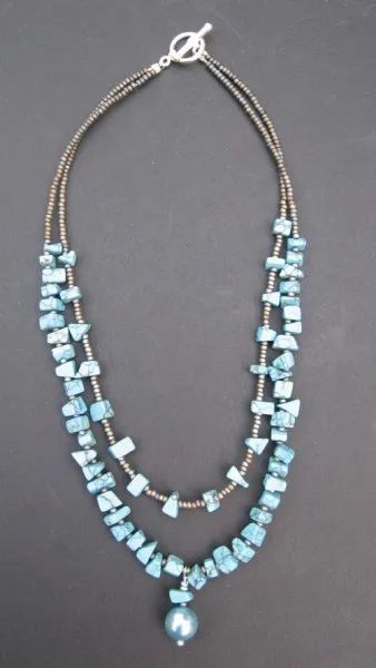 Flip Flop Turquoise Beaded Necklace Project Jewelry Idea | DIY Beading Ideas & Projects #diy #jewelrymaking #diyjewelry #jewelryideas Gemstone Chips Jewelry, Chip Bead Jewelry, Chip Jewelry, Jewelry Making Ideas, J Necklace, Turquoise Beaded Necklace, Diy Beading, Turquoise Bead Necklaces, Jewelry Making Necklace