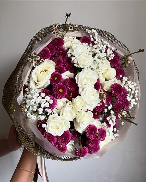 Gorgeous vibrant purple and white by @beyondbloom.co, seasonly bright but bringing us into the autumn months with the khaki wrap. DM to order yours 💌❤️ #khaki #roses #white #purple #chrysanthemum #flowers #bouquets #gifts #whiteroses #london #eastlondon #bloom #blossom Purple Chrysanthemum, Roses White, Bloom Blossom, Vibrant Purple, Purple And White, Rose Bouquet, Chrysanthemum, White Roses, Bouquets