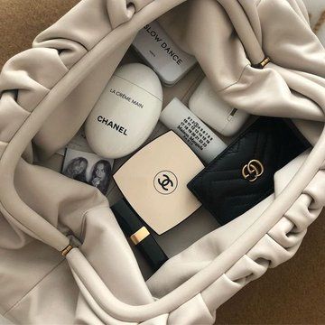 Fenty Mascara, Makeup Glossier, Girly Essentials, Makeup Glowy, Glossier Makeup, Chanel Aesthetic, Beauty Dior, Don Pedro, Alat Makeup