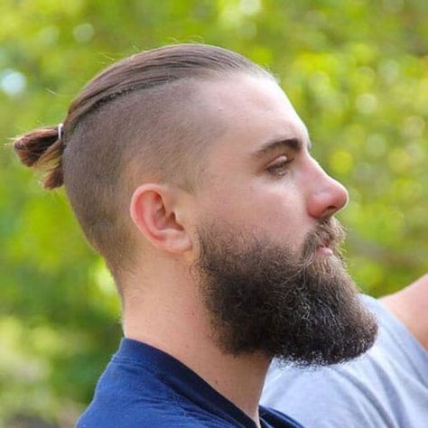 Men's Top Knot Hairstyles | Men's Hairstyles + Haircuts 2019 Ponytail Hairstyles For Men, Man Bun Undercut, Man Bun Hairstyles, Undercut Men, Mens Hairstyles Medium, Top Knot Hairstyles, Beard Styles For Men, Funky Hairstyles, Corte De Cabelo Masculino