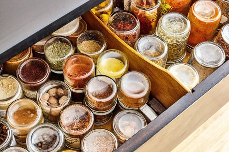 7 Artful Storage Ideas to Steal from Chef David Tanis' Low-Cost Kitchen Manhattan Kitchen, Village Kitchen, Under Counter Fridge, Holiday Prep, White Kitchen Island, Spice Storage, Kitchen Spices, Prep Kitchen, Low Tech