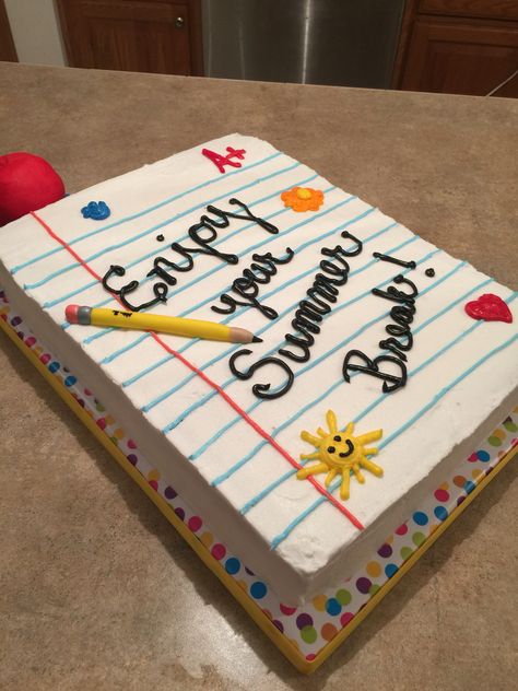 Cake Designs For Class Party, End Of Year Cake Ideas, Teacher Of The Year Cake, Preschool Cake Ideas, Last Day Of School Cake Ideas, Elementary School Graduation Cake, Teacher Cakes Ideas, Back To School Cakes Ideas, Teacher Retirement Cake Ideas