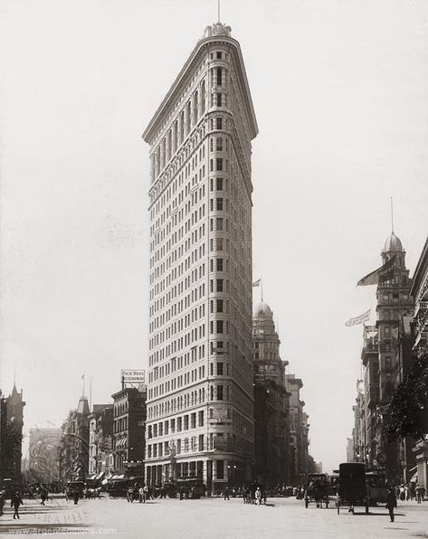 Flatiron Building | New York City, NY, U.S.A. | Daniel Burnham | 1902 Chicago School, Flatiron Building, Gothic Cathedrals, Glasgow School Of Art, Bungalow Design, Famous Architects, Historical Architecture, School Architecture, Favorite City