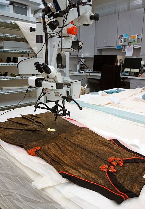 Go Behind the Scenes of the Met’s Costume Institute | Conservation Lab - VICE Textile Conservation, Art Storage Ideas, Art History Paintings, Museum Storage, Art Restoration, Art Conservation, Funny Art History, House Of Worth, Conservation Art