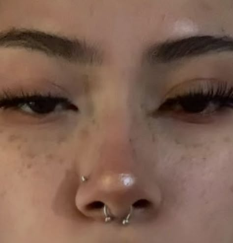 Nose Percinings Septum, Septum And Left Nose Piercing, Percinings Ideas Nose, Emo Nose Piercing, Septum With Nose Piercing, Pretty Piercings Face, Nostril Y Septum, Nose Piercing With Septum, Cute Piercings Face