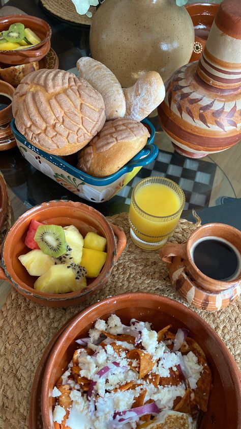 Mexican Breakfast Aesthetic, Senora Life Aesthetic, Señora Aesthetic, Food In Mexico, Food Core, Mexican Lifestyle, Foodie Aesthetic, Photos Flowers, Mexican Breakfast