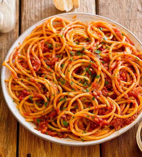 Bucatini all’amatriciana is the quintessential Italian classic. Simple, elegant and all around delicious. Perfect. Amatriciana Sauce, Bucatini Pasta, All Amatriciana, Italian Deli, Yummy Pasta Recipes, Tasty Pasta, Cooking Classy, Classic Dishes, Italian Dishes