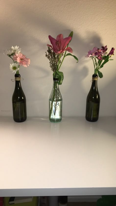 Wine bottle flower vase Glass Bottle Flower Arrangements, Glass Bottle Vase Decor, Wine Flower Centerpieces, Wine Bottles As Vases, Wine Vases With Flowers, Flowers In A Wine Bottle, Alcohol Bottle Flower Vase, Vine Bottle Decoration, Wine Bottle Vase Flowers