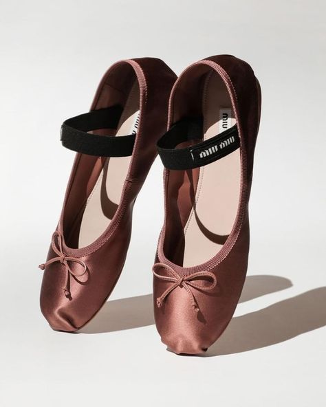 Miumiu Flat Shoes, Miumiu Ballerinas Outfit, Miu Miu Shoes Ballerina, Miumiu Ballerinas, Miu Miu Ballet, Miu Miu Flats, Ballerina Outfit, Pretty Ballerinas, Fantastic Shoes