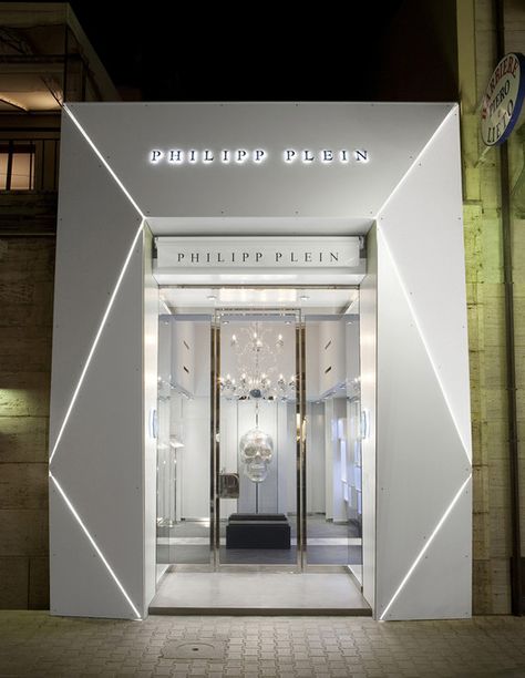 Philipp Plein Store / AquiliAlberg | ArchDaily Deco Spa, Retail Facade, Shop Facade, Storefront Design, Interior Vintage, Shop House Plans, Interior Display, Shop Fronts, Shop Window Design