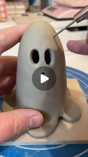 Ceramic Ghosts Diy, Ghost Pinch Pot, How To Make Clay Ghost, Clay Ghost Tealights, Ceramic Ghost Pottery, Pottery Ideas For Kids, Clay Ghost Diy, Simple Ceramic Projects, Ghost Pottery