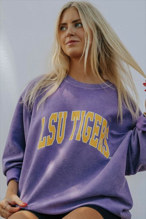 gameday cords for the win always ! Lsu Merch, Lsu Gameday Outfit, Lsu Hoodie, Lsu Sweatshirt, Football Merch, Lsu Fans, Style Pic, Pug Shirt, Geaux Tigers