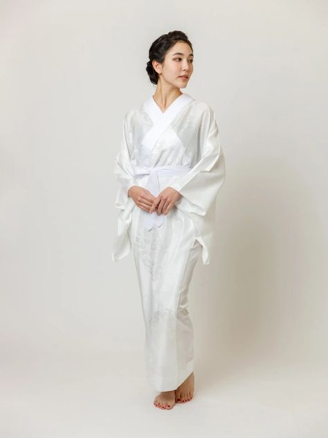 Samurai Panda, Drapery Study, Geta Sandals, Traditional Japanese Clothing, Unmarried Women, Silk Clutch, Mode Kimono, Interesting Outfits, Yukata Kimono