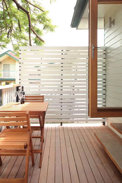 7 great ideas for using decorative outdoor screens | Home Beautiful Deck Outdoor Living, Privacy Screen Deck, Deck Outdoor, Deck Remodel, Deck Makeover, Timber Screens, Outdoor Screens, Outdoor Entertaining Spaces, Privacy Screen Outdoor