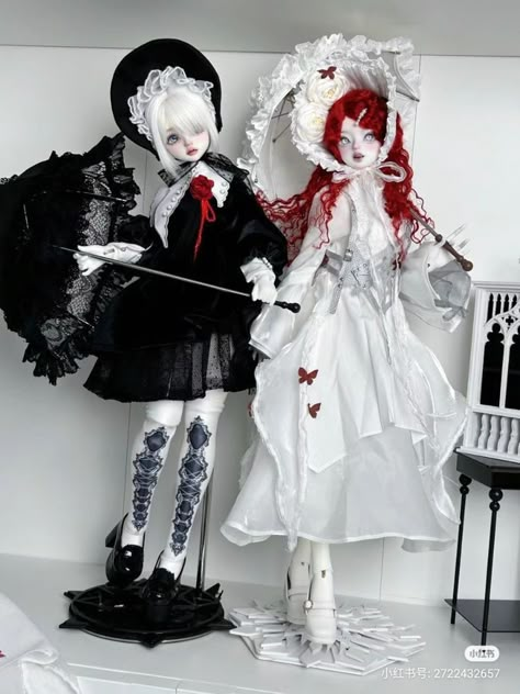 Porcelain Doll Aesthetic, Doll Oc, Marionette Doll, Watching Horror Movies, Spooky Outfits, Characters In Real Life, Vampire Doll, Doll Plushies, Hair Specialist