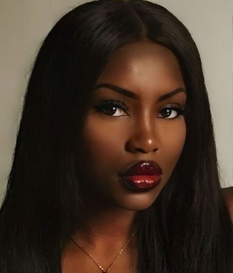 Vamp Makeup, 2000s Makeup Looks, Monster High Makeup, 90s Makeup Look, Feminine Makeup, Bold Eyeshadow, Mekap Mata, 90s Makeup, Brown Skin Makeup